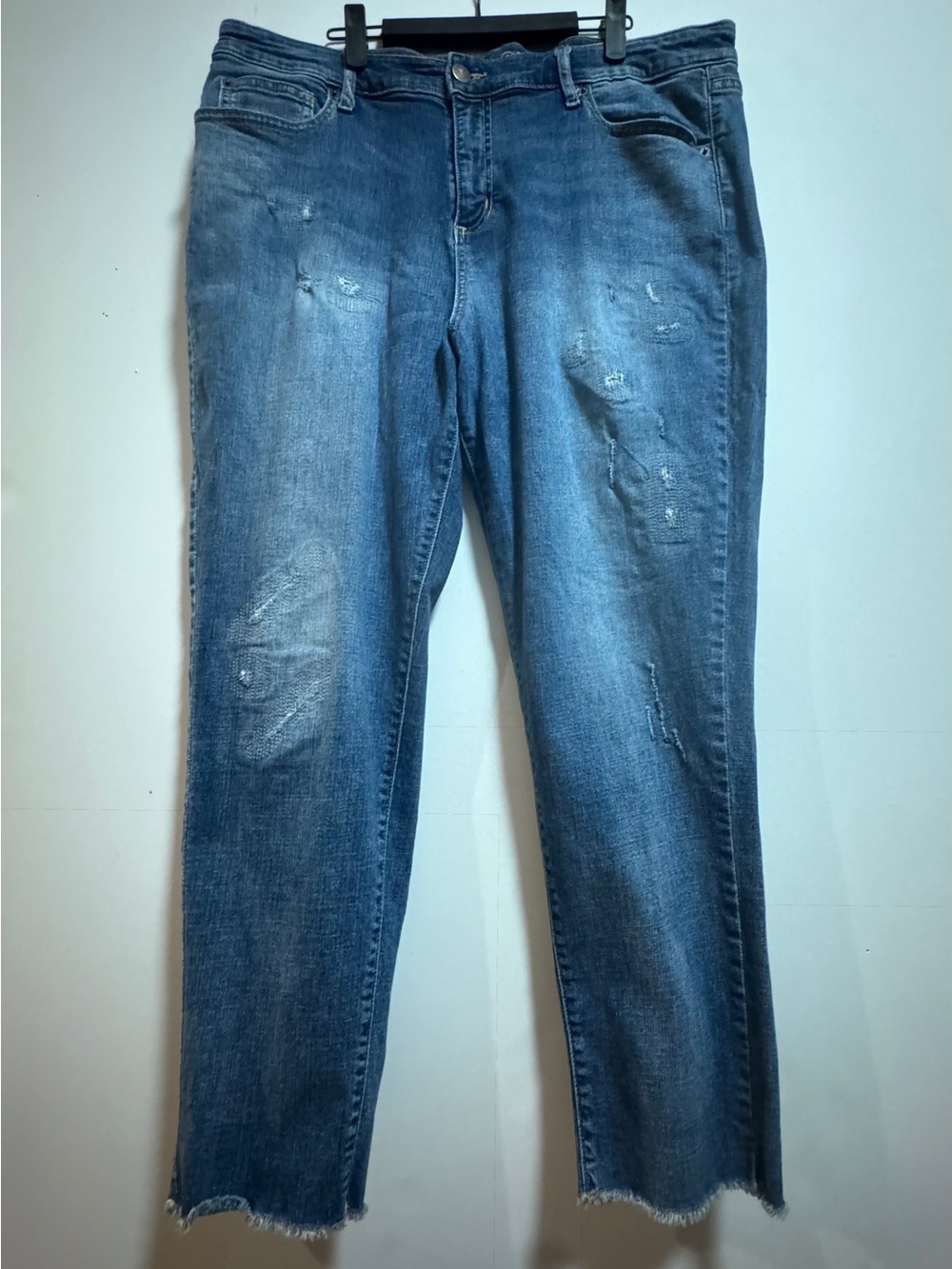 Universal Thread Women’s Distressed Blue Jeans 18